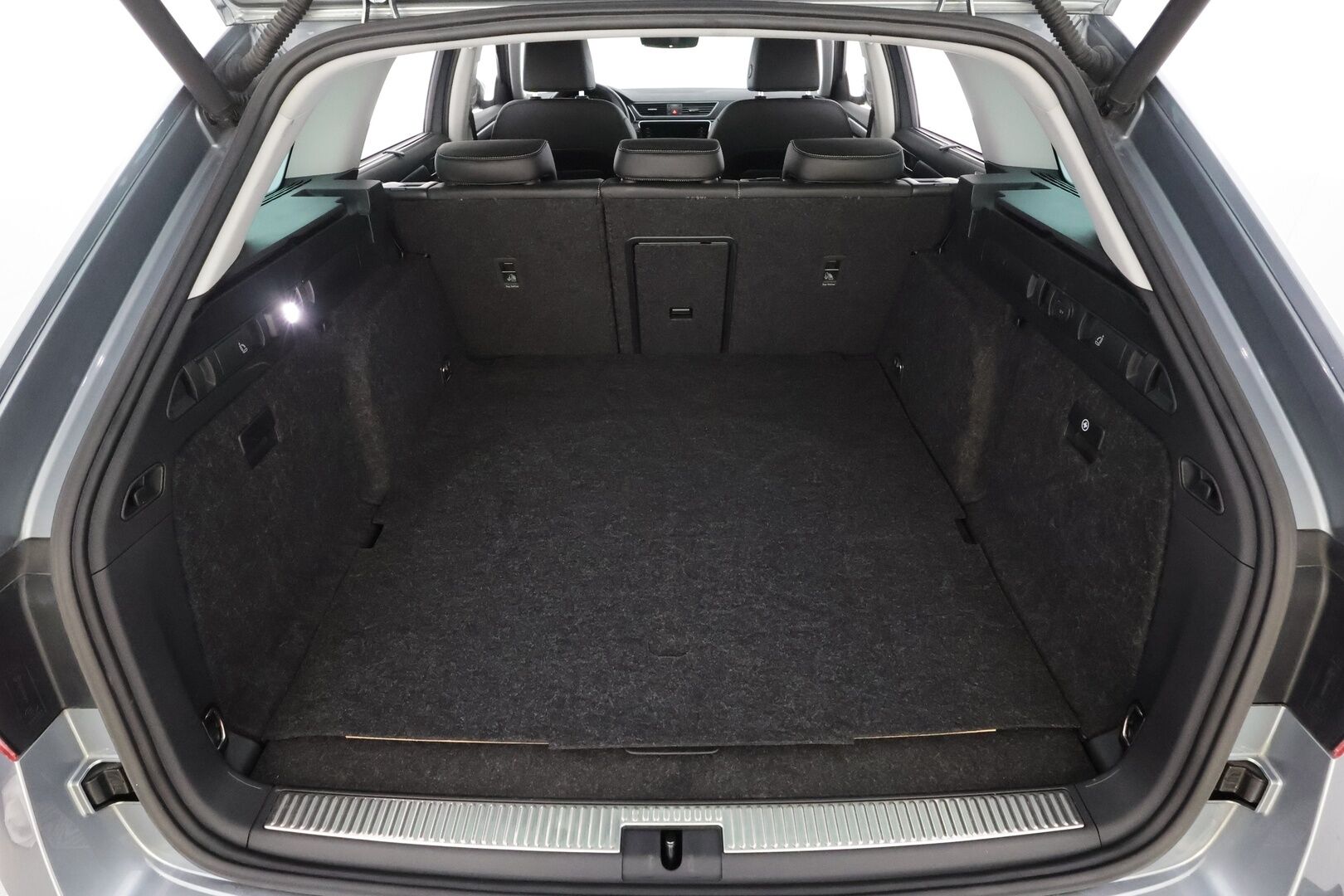 Skoda Superb 2020 Combi 1,5 TSI ACT Style DSG Autom. - | ACC | Webasto | Canton | Matrix-LED | P.Kamera | Muistipenkki | Ratinlämmitys | Puolinahat | Suomi-auto | Kahdet Renkaat | Merkkihuollettu |