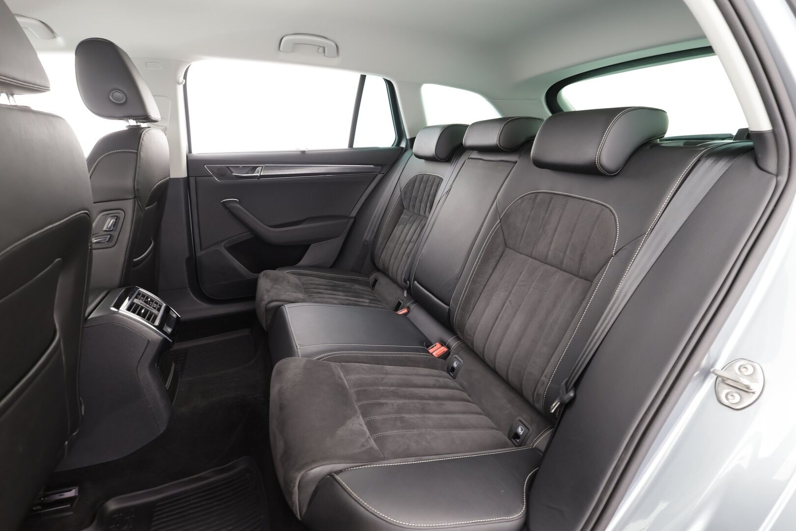 Skoda Superb 2020 Combi 1,5 TSI ACT Style DSG Autom. - | ACC | Webasto | Canton | Matrix-LED | P.Kamera | Muistipenkki | Ratinlämmitys | Puolinahat | Suomi-auto | Kahdet Renkaat | Merkkihuollettu |
