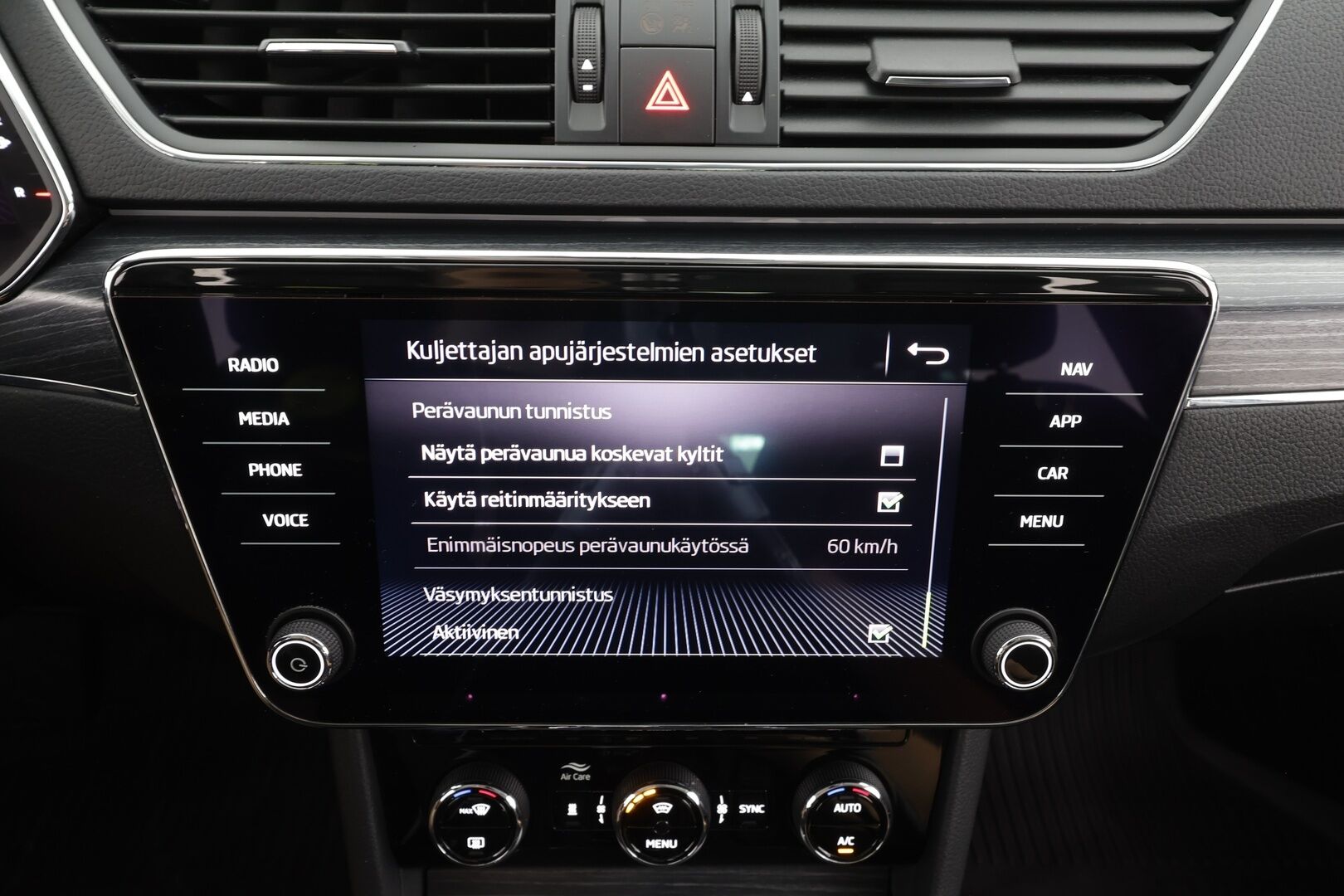 Skoda Superb 2020 Combi 1,5 TSI ACT Style DSG Autom. - | ACC | Webasto | Canton | Matrix-LED | P.Kamera | Muistipenkki | Ratinlämmitys | Puolinahat | Suomi-auto | Kahdet Renkaat | Merkkihuollettu |