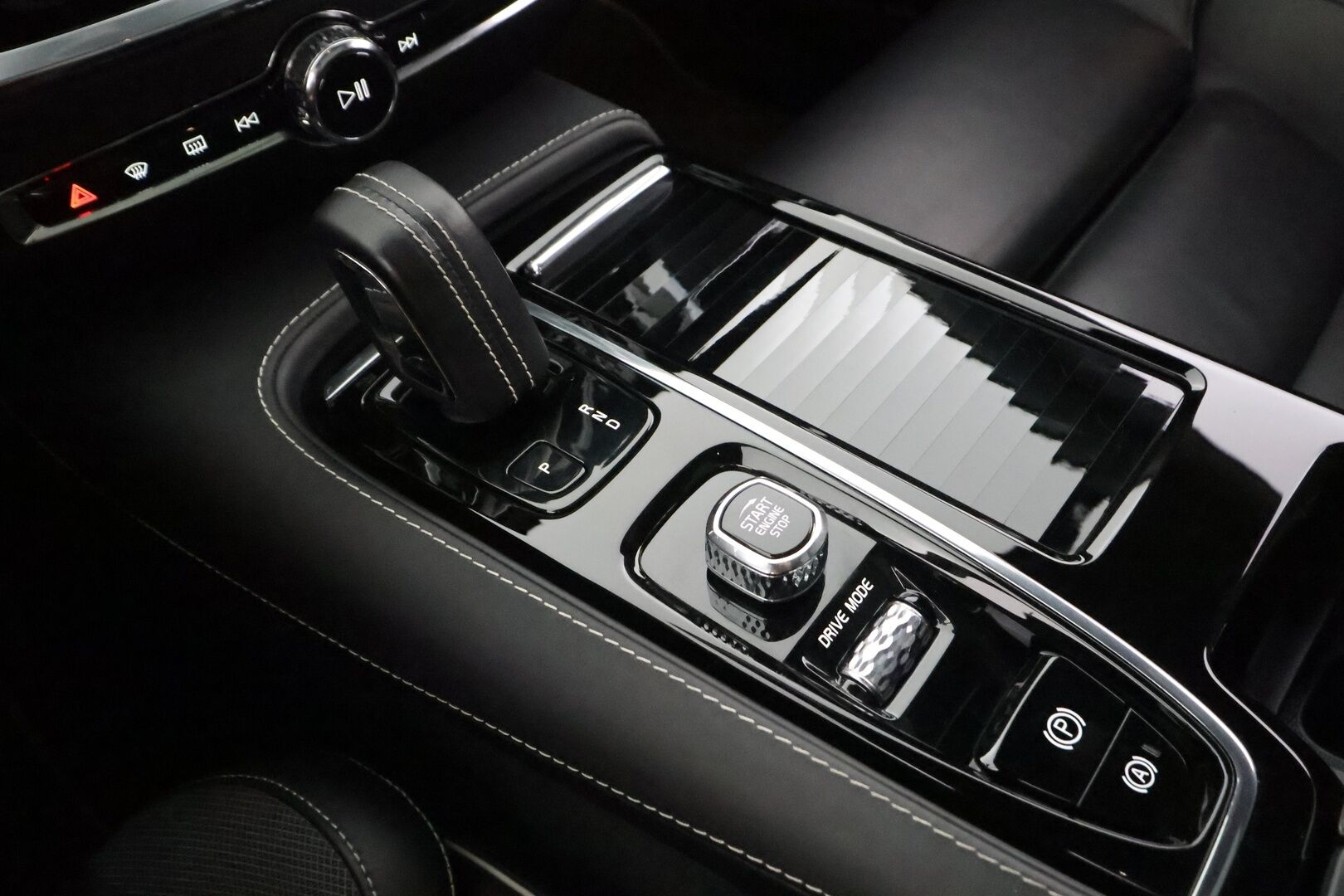 Volvo V60 2020 T8 TwE AWD R-Design Polestar Engineered - | ACC | Webasto | Harman/Kardon | 360° | HUD | Panorama | Öhlins | Muistipenkki | Keyless | BLIS | Pilot Assist | Merkkihuollot | 2x renkaat aluin | 