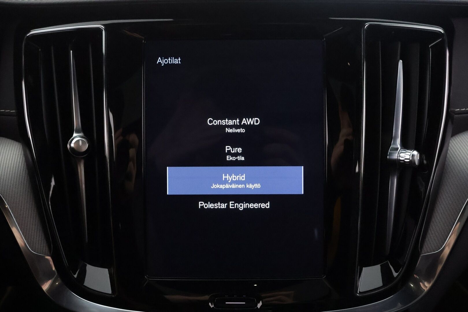 Volvo V60 2020 T8 TwE AWD R-Design Polestar Engineered - | ACC | Webasto | Harman/Kardon | 360° | HUD | Panorama | Öhlins | Muistipenkki | Keyless | BLIS | Pilot Assist | Merkkihuollot | 2x renkaat aluin | 