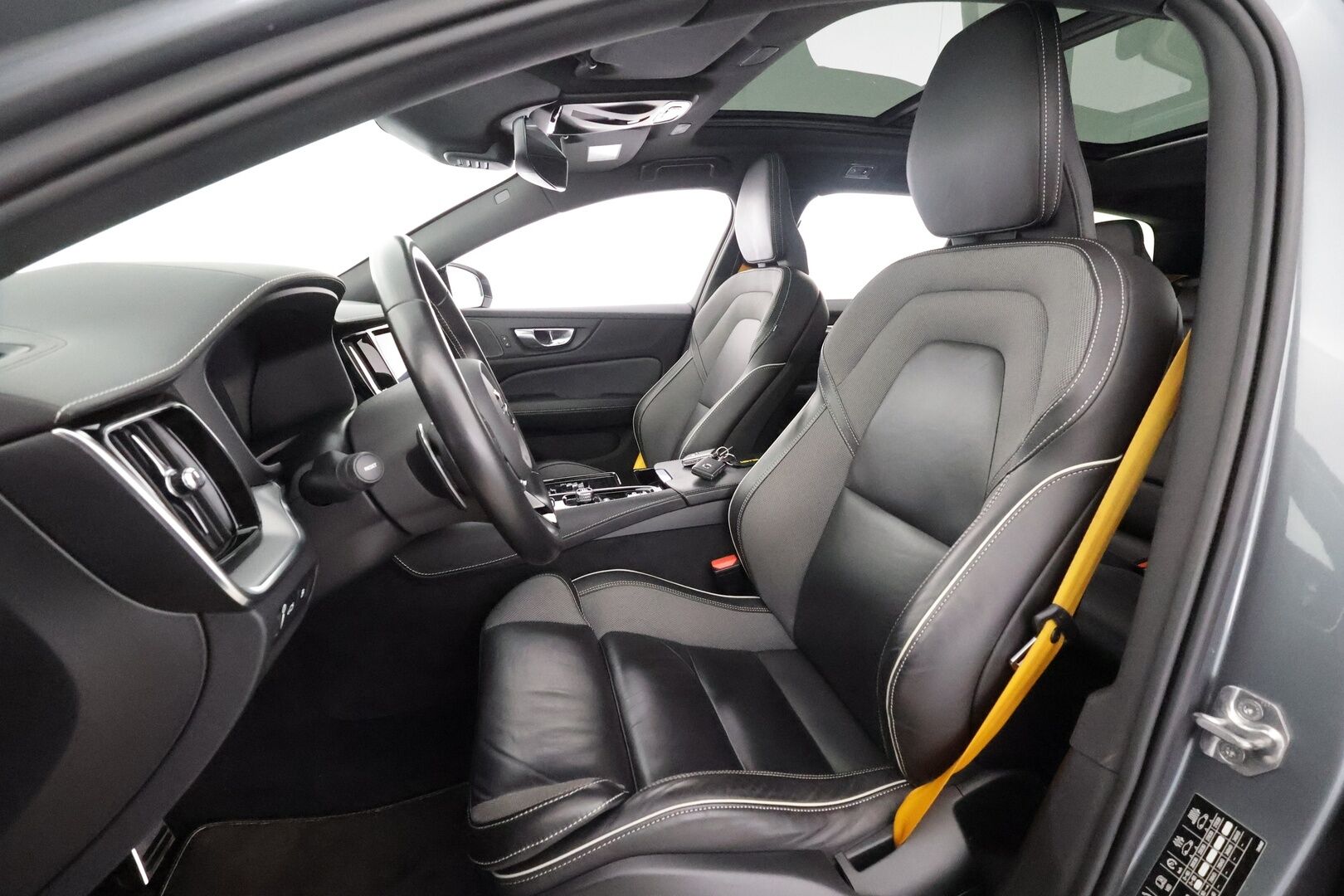 Volvo V60 2020 T8 TwE AWD R-Design Polestar Engineered - | ACC | Webasto | Harman/Kardon | 360° | HUD | Panorama | Öhlins | Muistipenkki | Keyless | BLIS | Pilot Assist | Merkkihuollot | 2x renkaat aluin | 