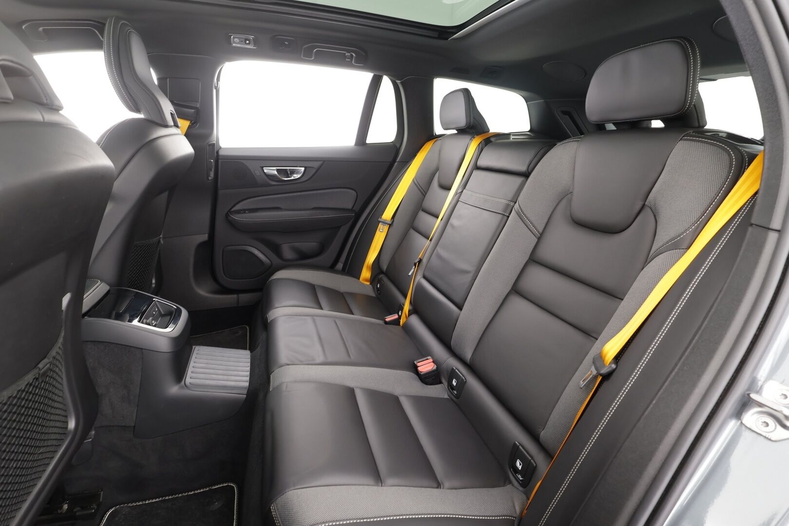 Volvo V60 2020 T8 TwE AWD R-Design Polestar Engineered - | ACC | Webasto | Harman/Kardon | 360° | HUD | Panorama | Öhlins | Muistipenkki | Keyless | BLIS | Pilot Assist | Merkkihuollot | 2x renkaat aluin | 
