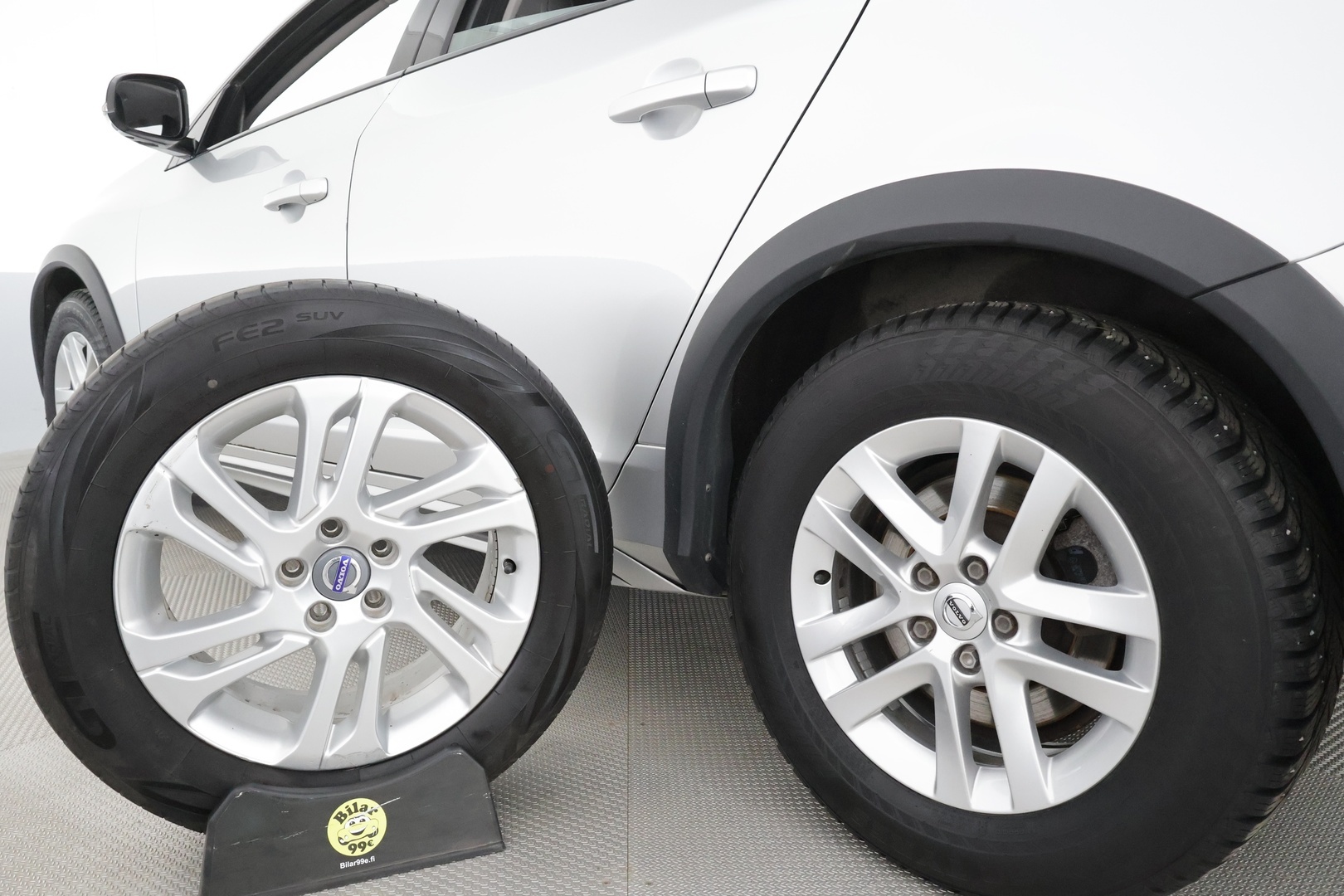 Volvo V60 Cross Country 2018 D4 AWD Business  Classic * ACC / Webasto / Aktiiv.Xenon / P.tutkat / Digimittaristo / Puolinahat / Navi * - Kahdet OEM vanteet / Ei Adblueta / Suomi-auto / Jakopää vaihdettu 2024 - HULLUT JOULUT KORKOTARJOUS 2,49% 