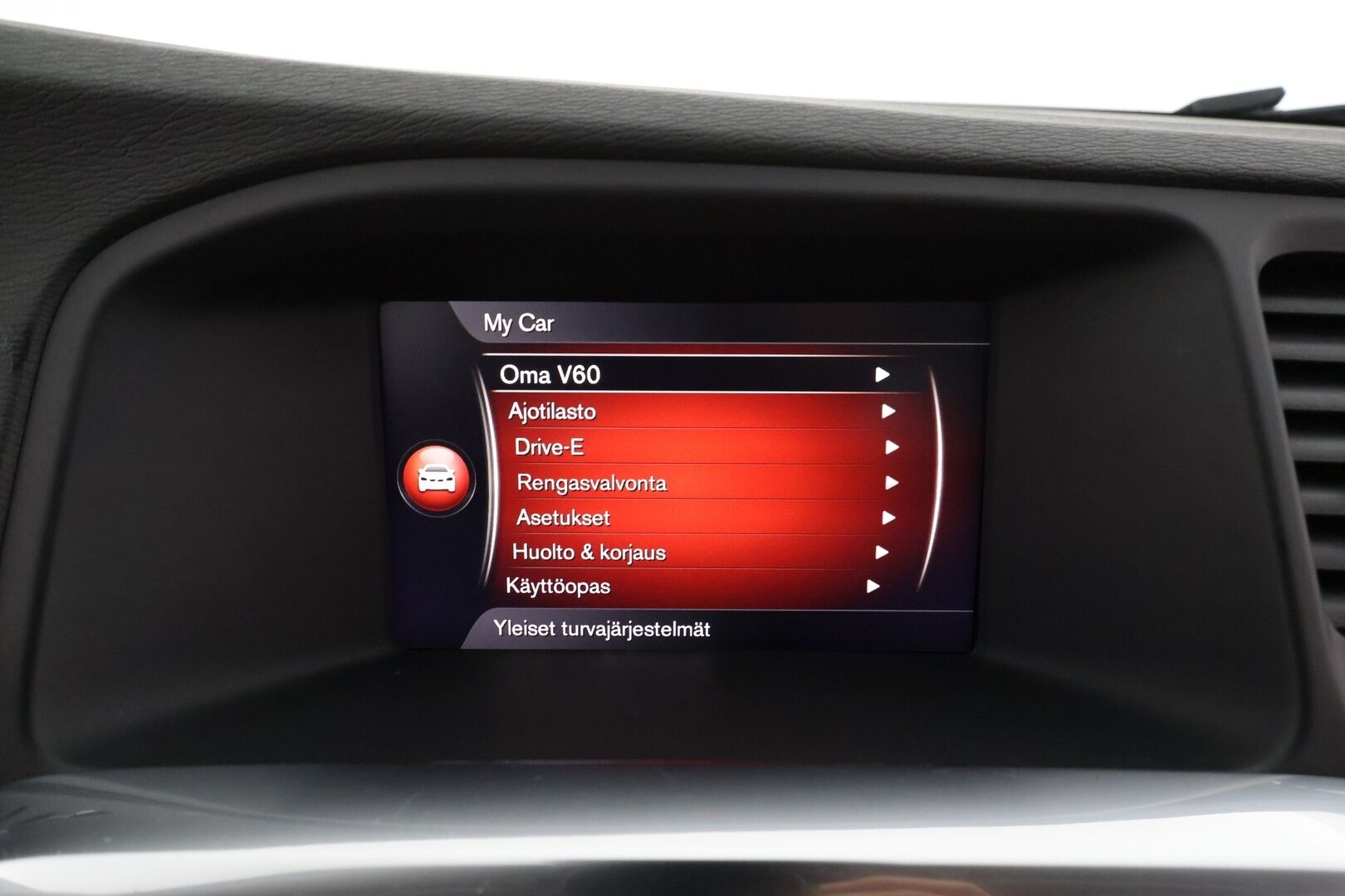 Volvo V60 Cross Country 2018 D4 AWD Business  Classic * ACC / Webasto / Aktiiv.Xenon / P.tutkat / Digimittaristo / Puolinahat / Navi * - Kahdet renkaat aluvanteilla