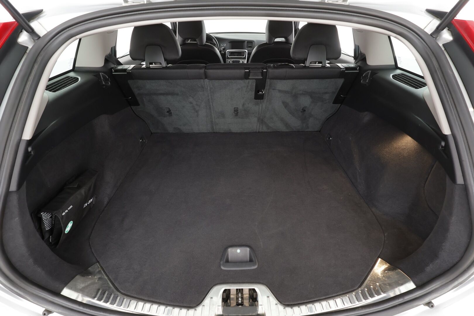Volvo V60 Cross Country 2018 D4 AWD Business  Classic * ACC / Webasto / Aktiiv.Xenon / P.tutkat / Digimittaristo / Puolinahat / Navi * - Kahdet renkaat aluvanteilla
