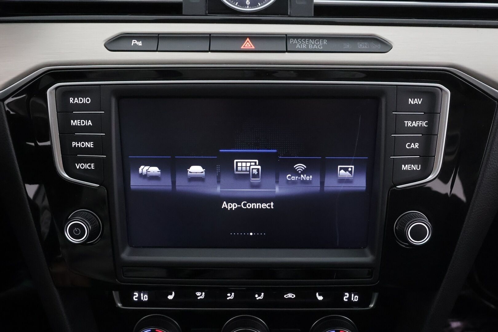 Volkswagen Passat 2017 Variant R-Line 2,0 TDI 140 kW (190 hv) DSG * ACC / Webasto / P.kamera / LED / Puolisähkö penkki / Apple & Android * - Kahdet renkaat