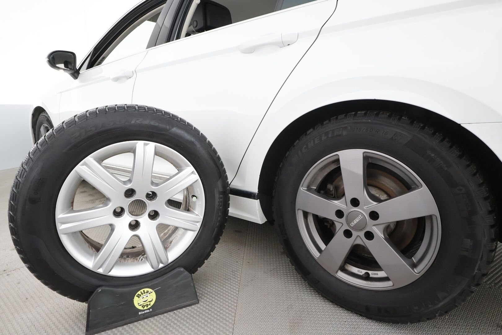 Volkswagen Passat 2017 Variant R-Line 2,0 TDI 140 kW (190 hv) DSG * ACC / Webasto / P.kamera / LED / Puolisähkö penkki / Apple & Android * - Kahdet renkaat