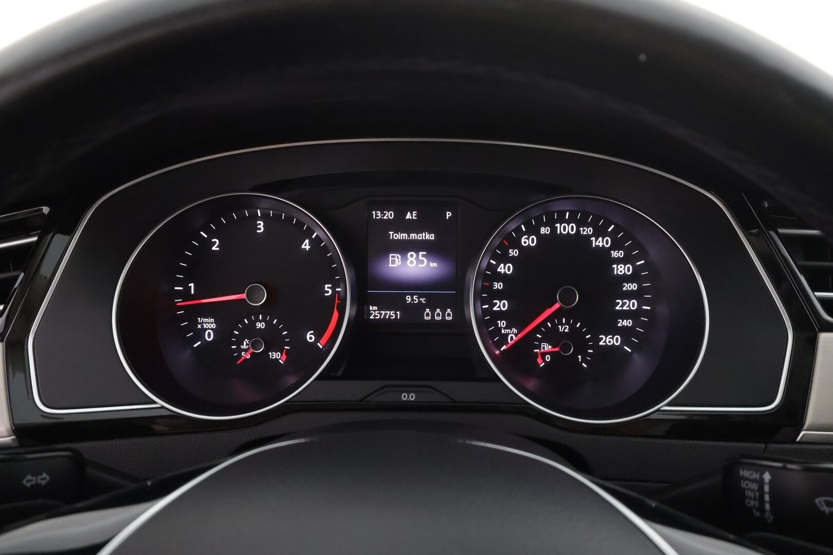 Volkswagen Passat 2017 Variant R-Line 2,0 TDI 140 kW (190 hv) DSG * ACC / Webasto / P.kamera / LED / Puolisähkö penkki / Apple & Android * - Kahdet renkaat