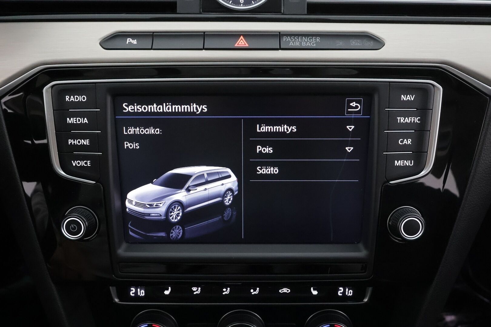 Volkswagen Passat 2017 Variant R-Line 2,0 TDI 140 kW (190 hv) DSG * ACC / Webasto / P.kamera / LED / Puolisähkö penkki / Apple & Android * - Kahdet renkaat