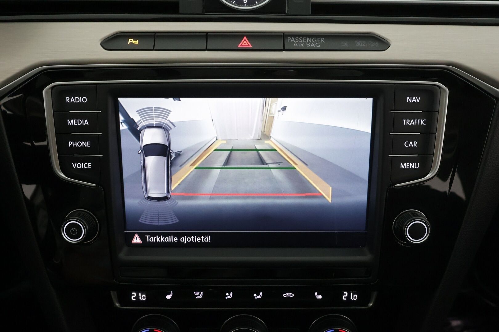 Volkswagen Passat 2017 Variant R-Line 2,0 TDI 140 kW (190 hv) DSG * ACC / Webasto / P.kamera / LED / Puolisähkö penkki / Apple & Android * - Kahdet renkaat