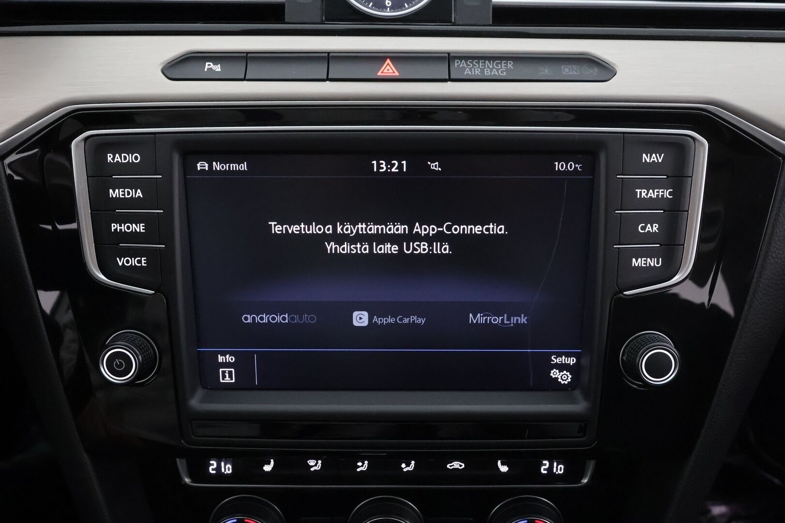 Volkswagen Passat 2017 Variant R-Line 2,0 TDI 140 kW (190 hv) DSG * ACC / Webasto / P.kamera / LED / Puolisähkö penkki / Apple & Android * - Kahdet renkaat