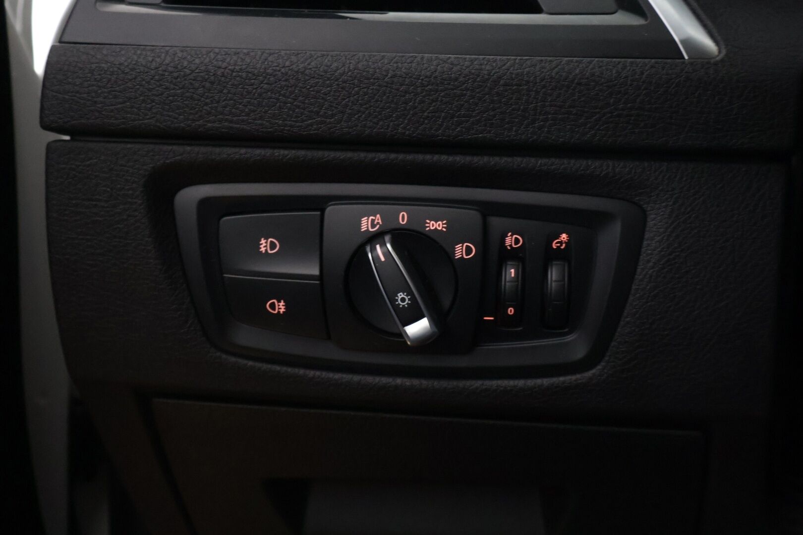 BMW 118 2019 F20 Hatchback 118i A Automatic Edition M Sport / Lohko+sisäpuhallin / Sporttinahat / Tutkat / Vakkari / Navi / LED-valot - Kaksilla aluvanteilla! / Särmä huoltohistoria! - Osta nyt, maksa vasta ensi vuonna