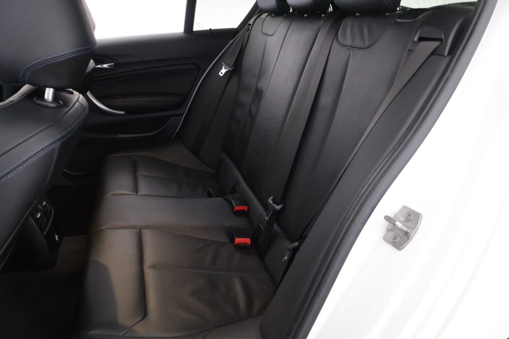 BMW 118 2019 F20 Hatchback 118i A Automatic Edition M Sport / Lohko+sisäpuhallin / Sporttinahat / Tutkat / Vakkari / Navi / LED-valot - Kaksilla aluvanteilla! / Särmä huoltohistoria! - Osta nyt, maksa vasta ensi vuonna