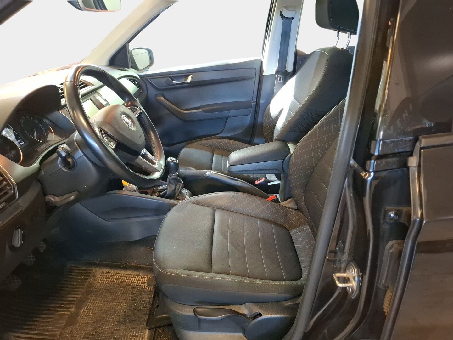 Skoda Fabia 2015 1,2 TSI 85 Elegance - Vakkari | P. Tutkat | Lohko+Sisäpistoke | Bluetooth