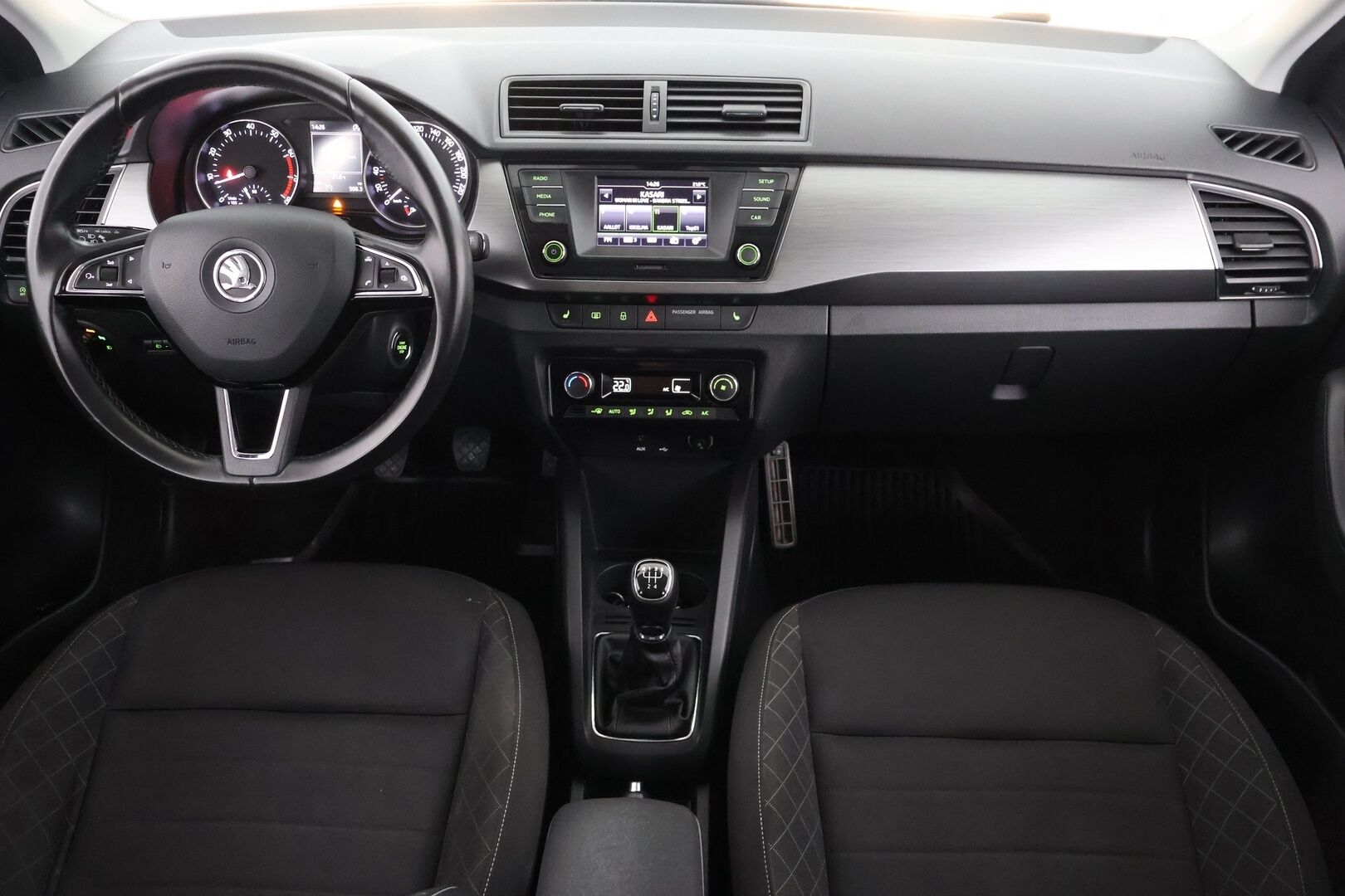 Skoda Fabia 2016 1,2 TSI 85 Elegance - Vakkari | P. Tutkat | Lohko+Sisäpistoke | Bluetooth