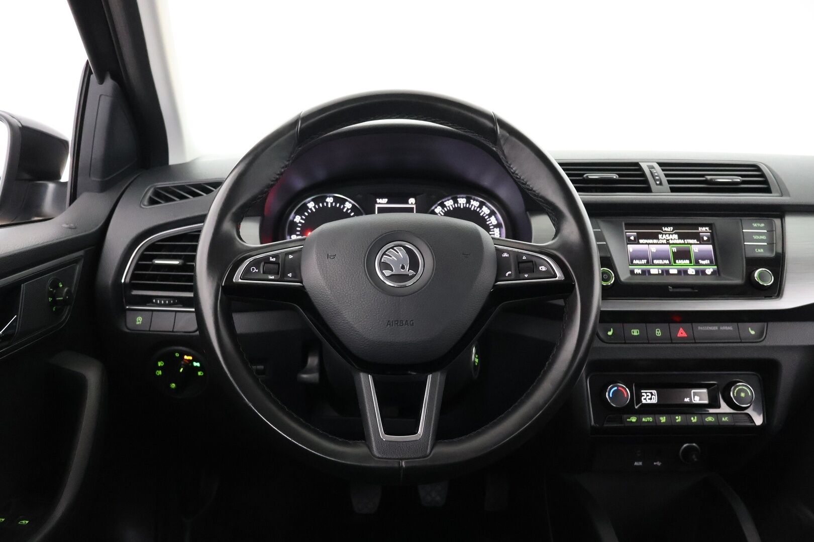 Skoda Fabia 2016 1,2 TSI 85 Elegance - Vakkari | P. Tutkat | Lohko+Sisäpistoke | Bluetooth