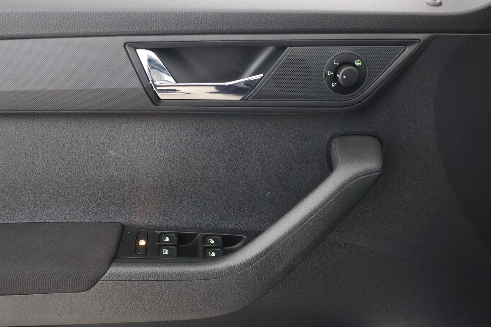 Skoda Fabia 2016 1,2 TSI 85 Elegance - Vakkari | P. Tutkat | Lohko+Sisäpistoke | Bluetooth