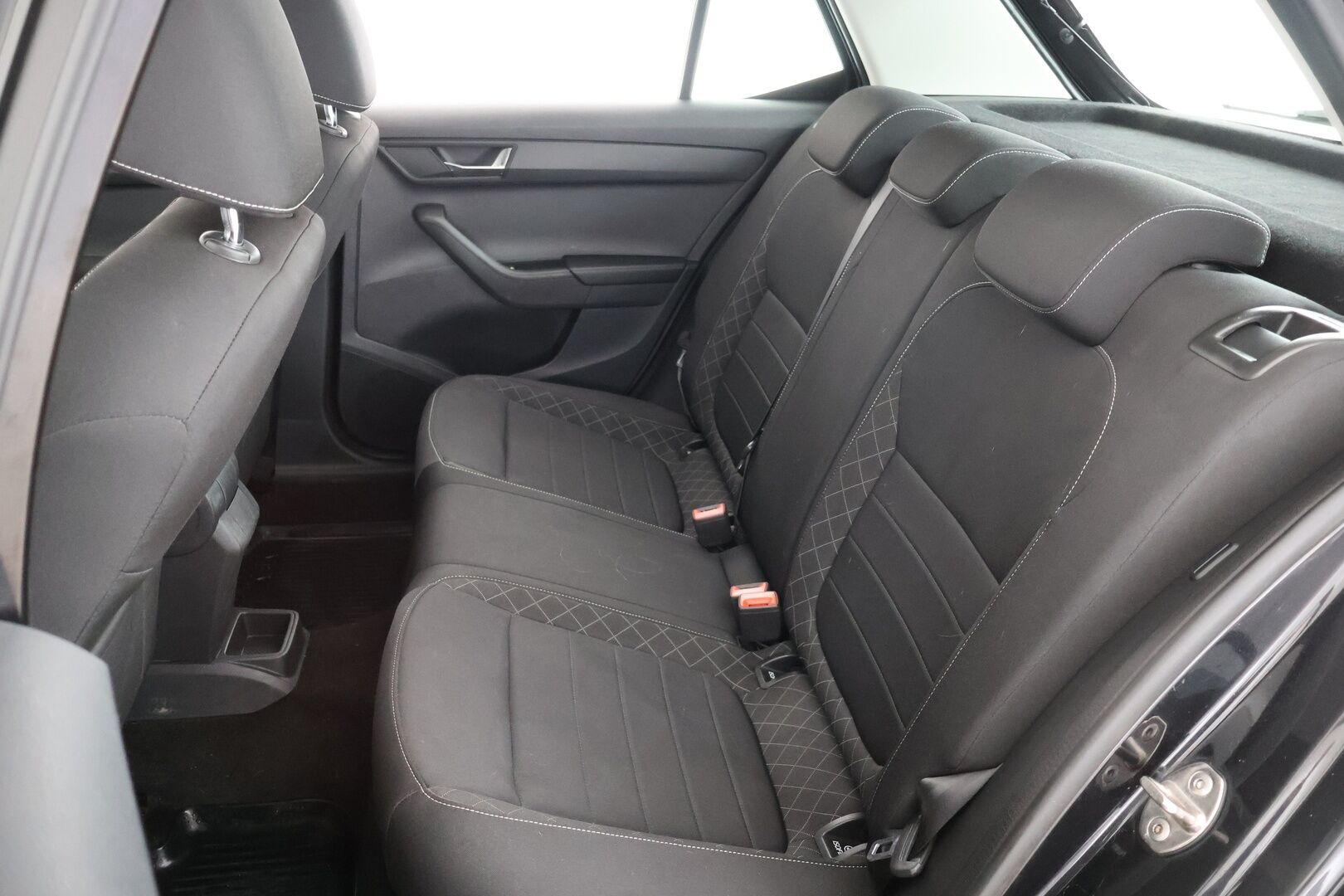 Skoda Fabia 2016 1,2 TSI 85 Elegance - Vakkari | P. Tutkat | Lohko+Sisäpistoke | Bluetooth