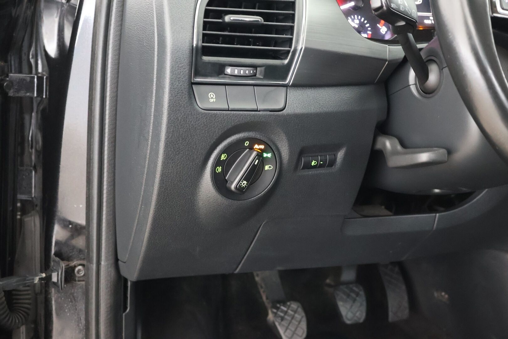 Skoda Fabia 2016 1,2 TSI 85 Elegance - Vakkari | P. Tutkat | Lohko+Sisäpistoke | Bluetooth