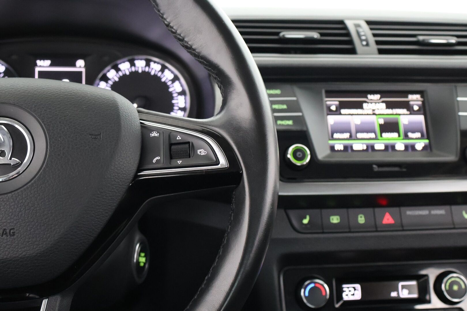 Skoda Fabia 2016 1,2 TSI 85 Elegance - Vakkari | P. Tutkat | Lohko+Sisäpistoke | Bluetooth