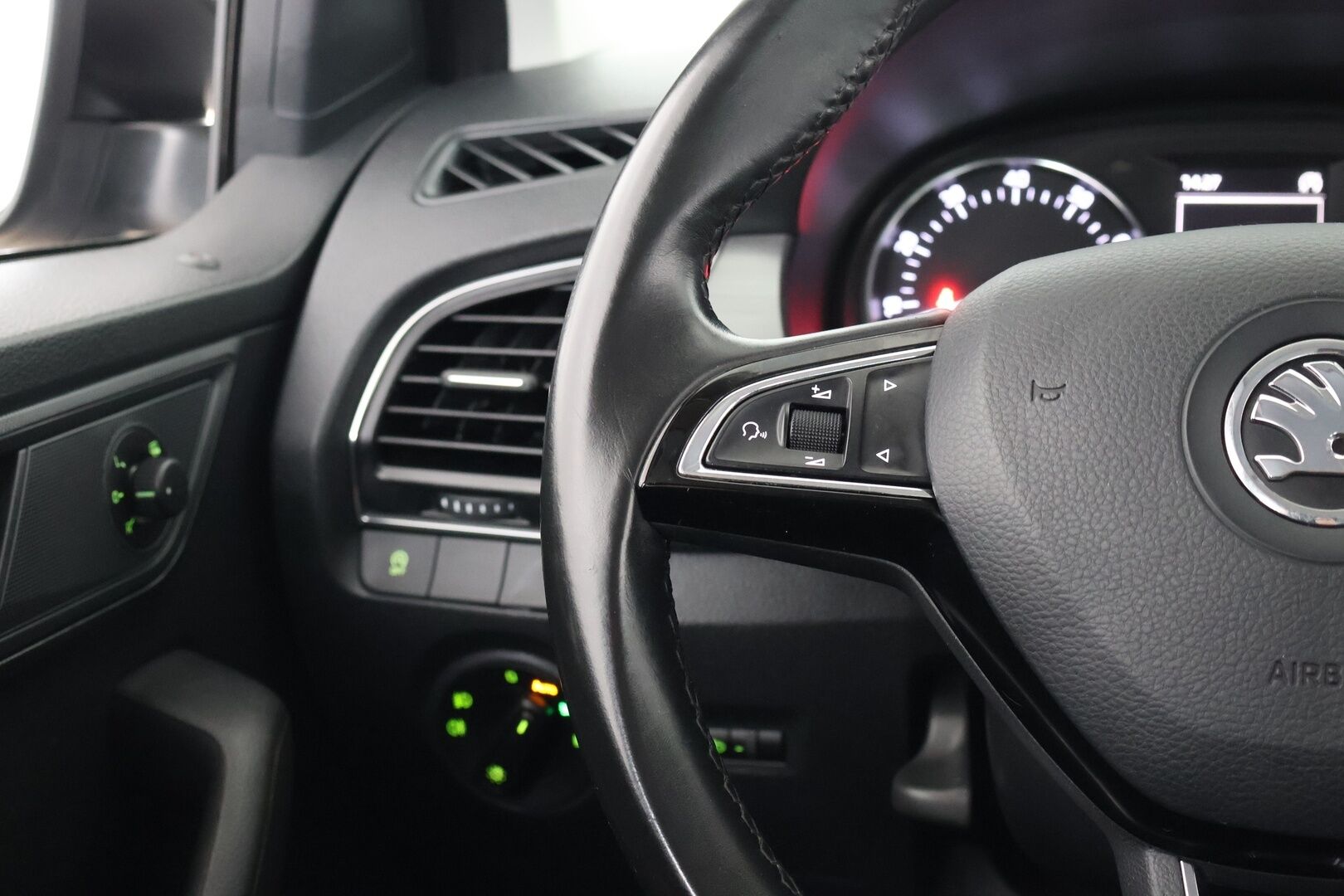 Skoda Fabia 2016 1,2 TSI 85 Elegance - Vakkari | P. Tutkat | Lohko+Sisäpistoke | Bluetooth