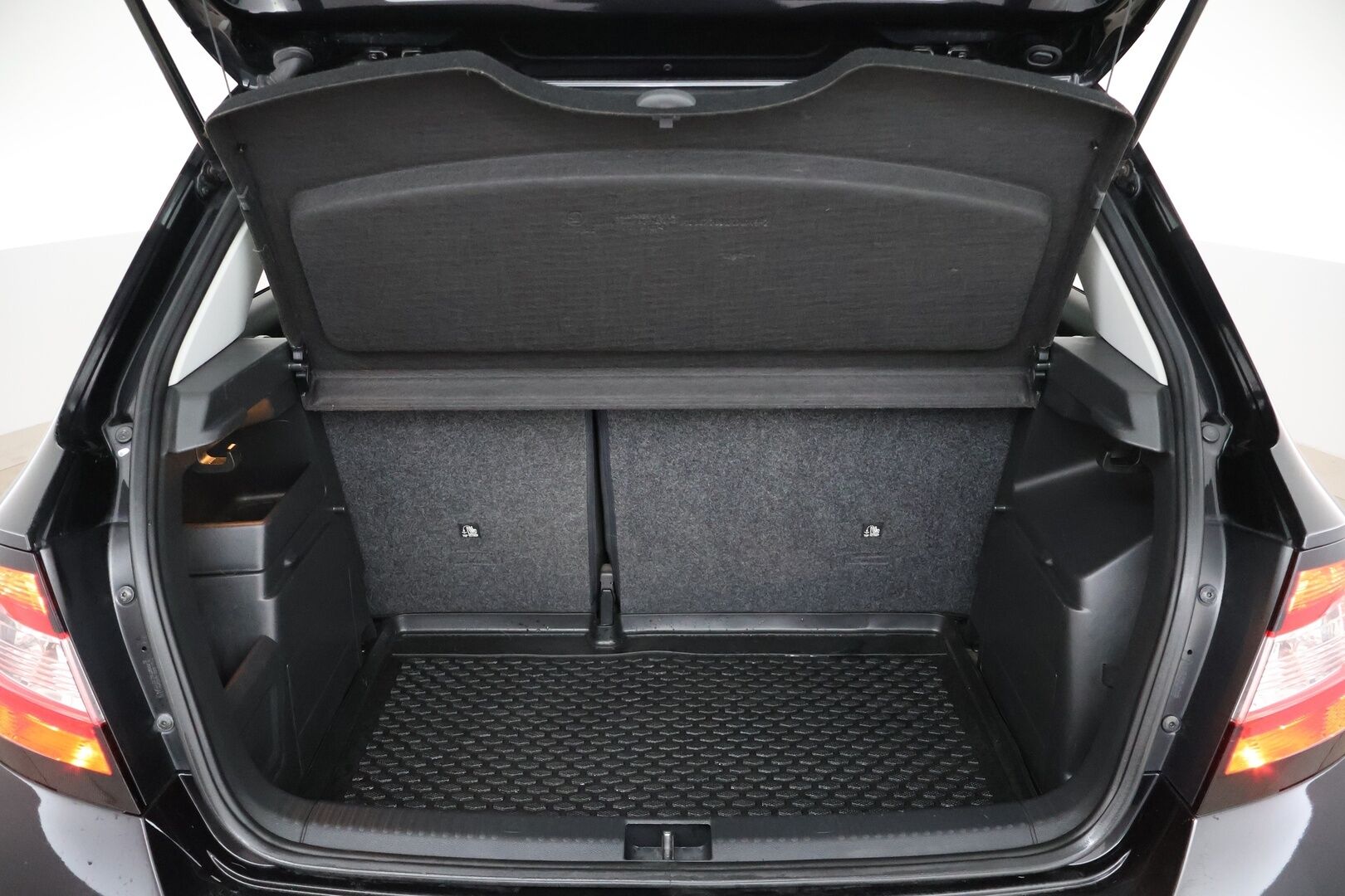 Skoda Fabia 2016 1,2 TSI 85 Elegance - Vakkari | P. Tutkat | Lohko+Sisäpistoke | Bluetooth