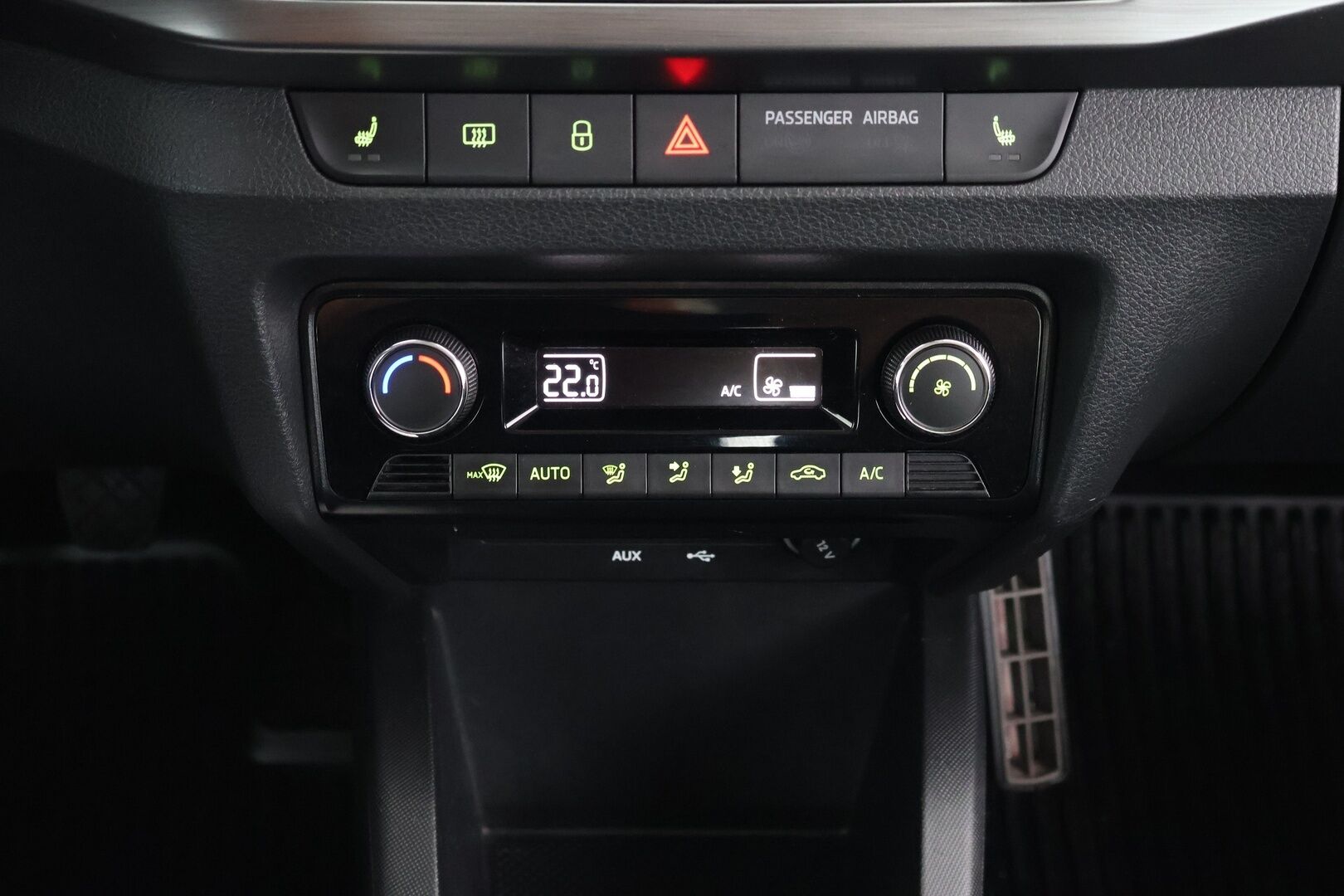 Skoda Fabia 2016 1,2 TSI 85 Elegance - Vakkari | P. Tutkat | Lohko+Sisäpistoke | Bluetooth