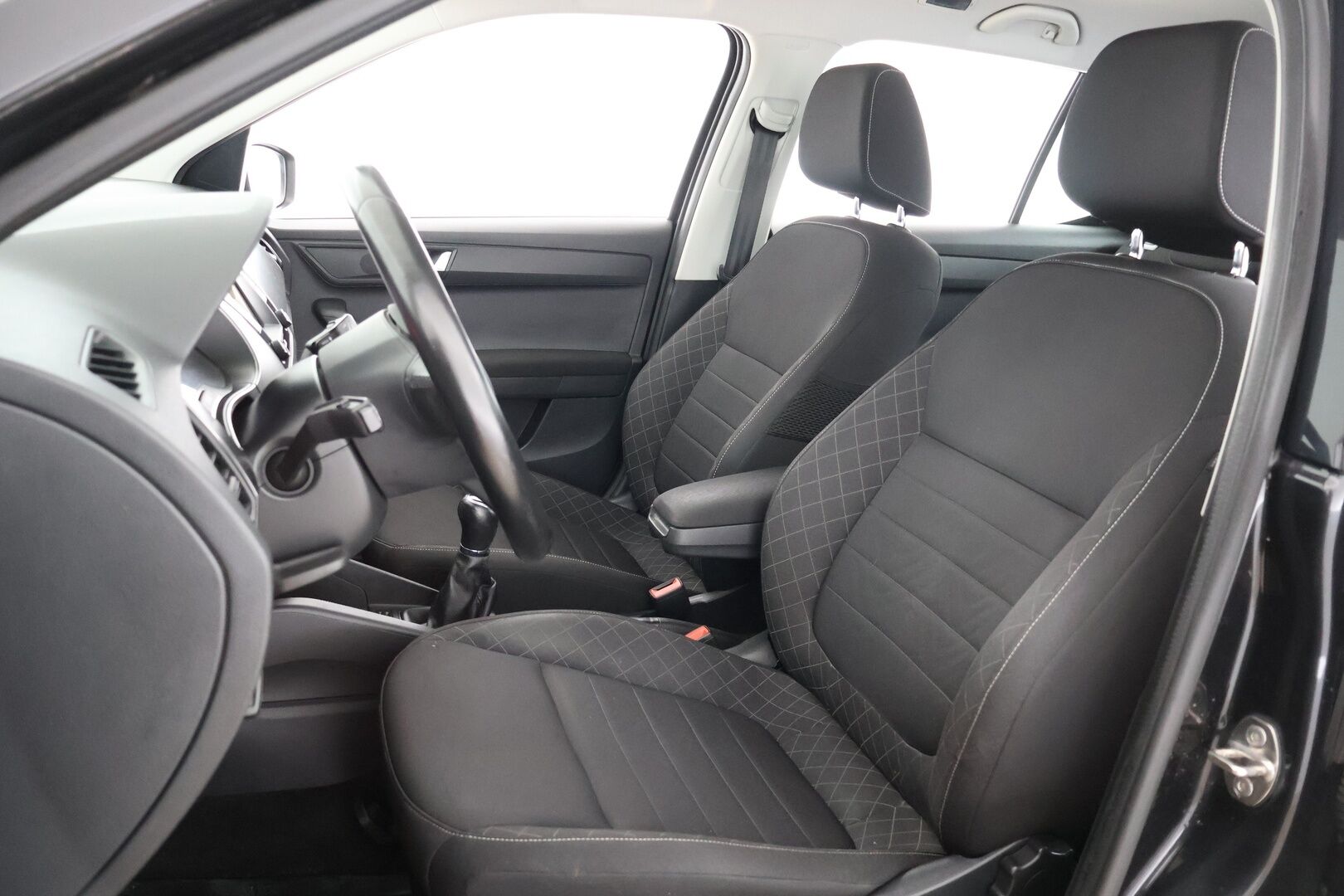 Skoda Fabia 2016 1,2 TSI 85 Elegance - Vakkari | P. Tutkat | Lohko+Sisäpistoke | Bluetooth