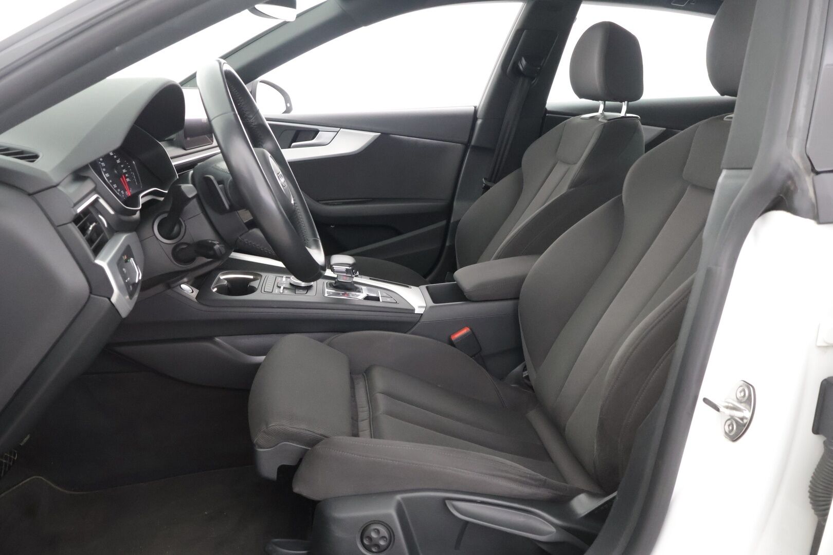 Audi A5 2019 Sportback Business Sport Comfort Edition 35 TFSI 110 kW MHEV S tronic - *Webasto / Sporttipenkit / Musta sisäkatto / Koukku / Tutkat *