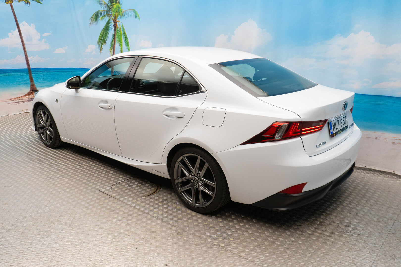 Lexus IS 2015 IS 300h  F-Sport - Nahat | Navi | Vakkari | Kamera 