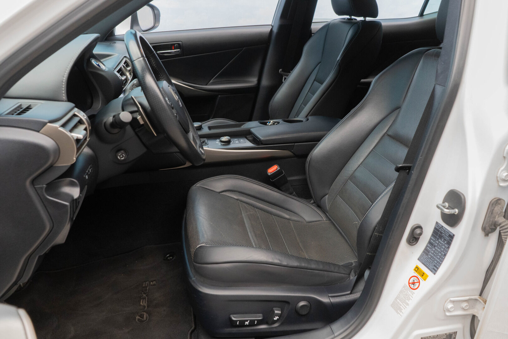 Lexus IS 2015 IS 300h  F-Sport - Nahat | Navi | Vakkari | Kamera 