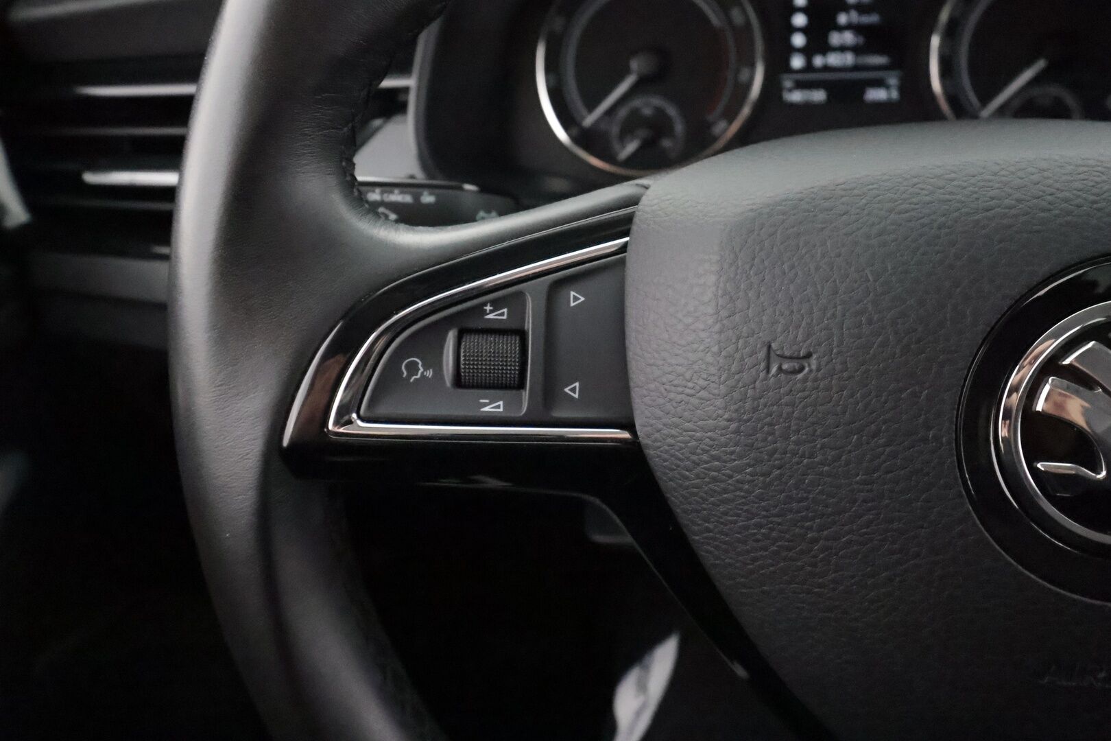 Skoda Kamiq 2020 1,5 TSI Ambition DSG Autom. - | Webasto | LED | Lane Assist | Side Assist | Vakkari | Keyless | P.tutkat | Lämm. ratti | Lämm. tuulilasi | SmartLink | Aut. ilmastointi | 2x renkaat aluin 