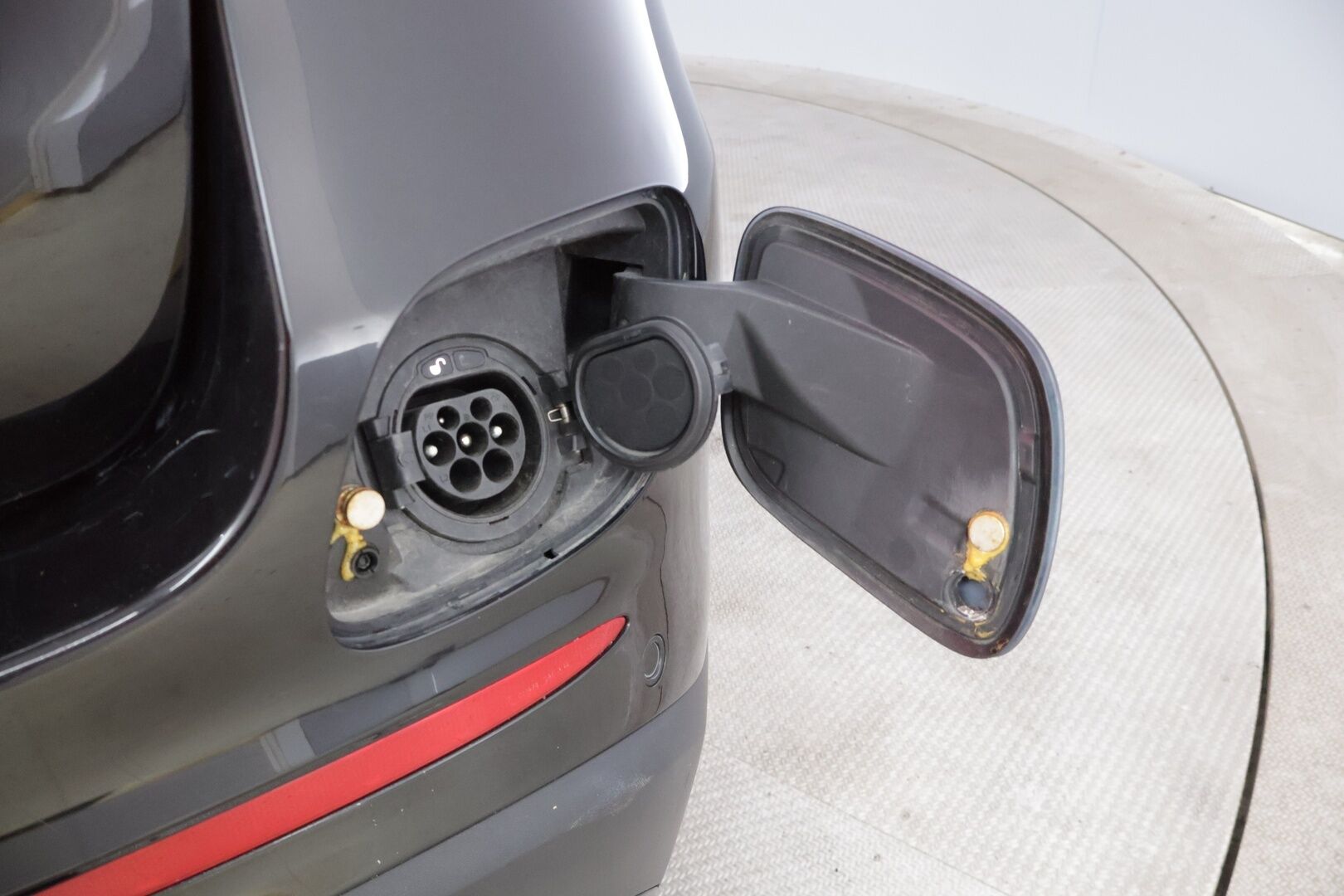 Mercedes-Benz GLC 2017 350 e 4Matic A Premium Business AMG * Nahka-alcantarat / Vakkari / Koukku / P.tutkat / Neliveto * - Näyttävä AMG paketilla! / Kahdet renkaat omilla alumiinivanteilla! - Osta nyt, maksa vasta ensi vuonna