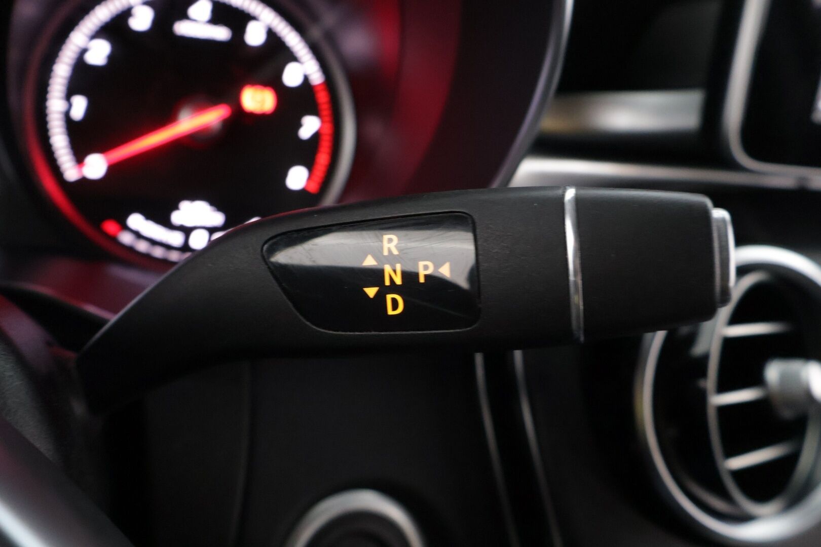 Mercedes-Benz GLC 2017 350 e 4Matic A Premium Business AMG * Nahka-alcantarat / Vakkari / Koukku / P.tutkat / Neliveto * - Näyttävä AMG paketilla! / Kahdet renkaat omilla alumiinivanteilla! - Osta nyt, maksa vasta ensi vuonna