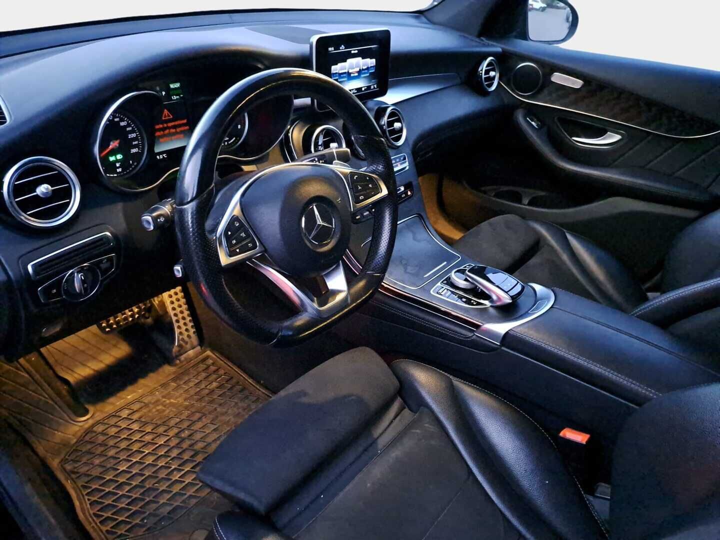 Mercedes-Benz GLC 2017 GLC 350 e 4MATIC Farmari (AC) 5ov 1991cm3 A * AMG / Nahka-alcantarat / Vakkari / Koukku / P.tutkat * - * Kahdet renkaat omilla alumiinivanteilla! *