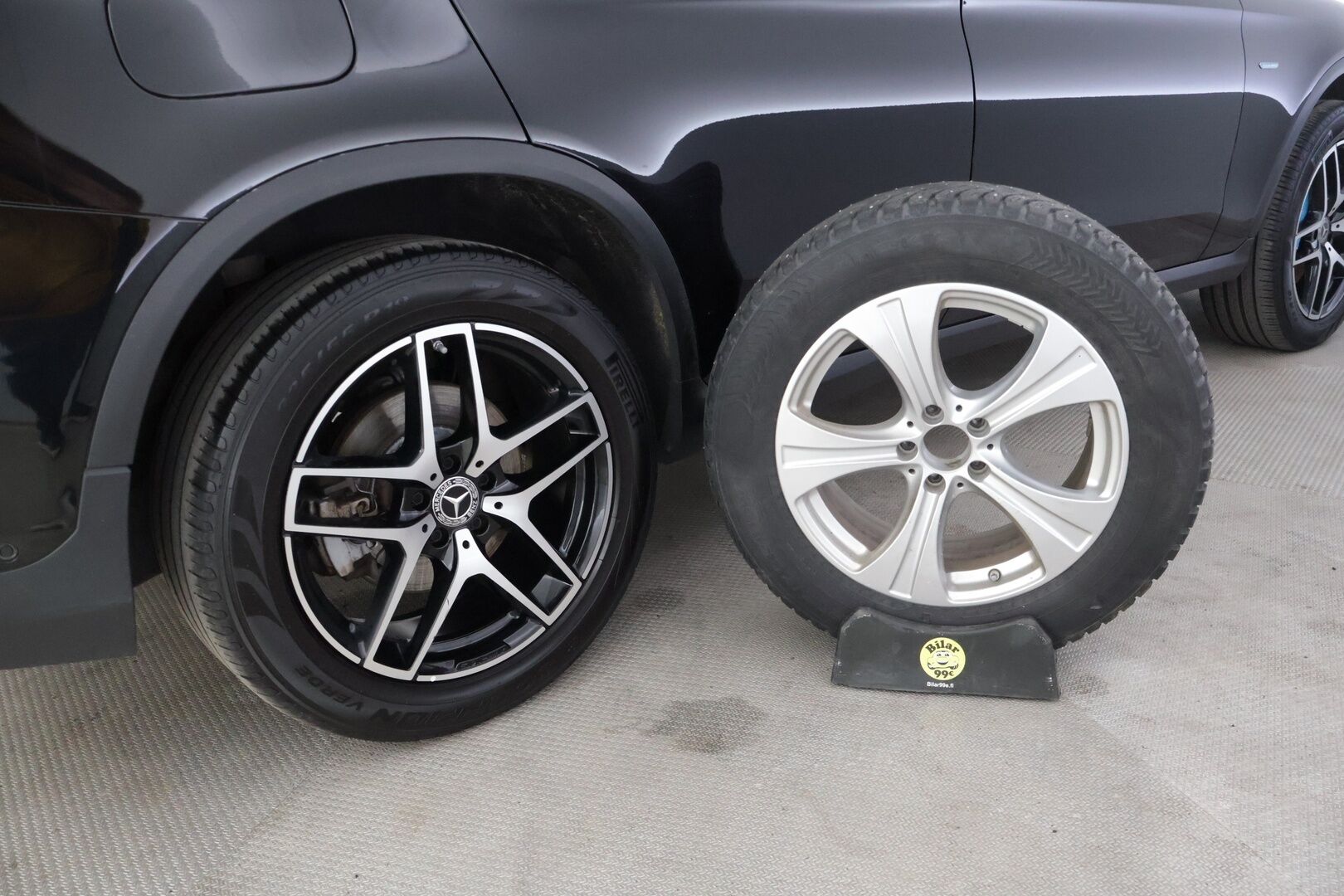 Mercedes-Benz GLC 2017 350 e 4Matic A Premium Business AMG* Nahka-alcantarat / Vakkari / Koukku / P.tutkat / Sähkökontti * - * Kahdet renkaat omilla alumiinivanteilla! *