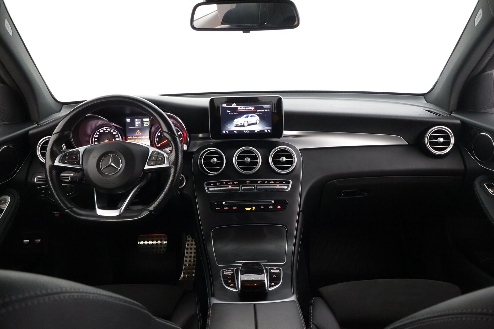 Mercedes-Benz GLC 2017 350 e 4Matic A Premium Business AMG* Nahka-alcantarat / Vakkari / Koukku / P.tutkat / Sähkökontti * - * Kahdet renkaat omilla alumiinivanteilla! *
