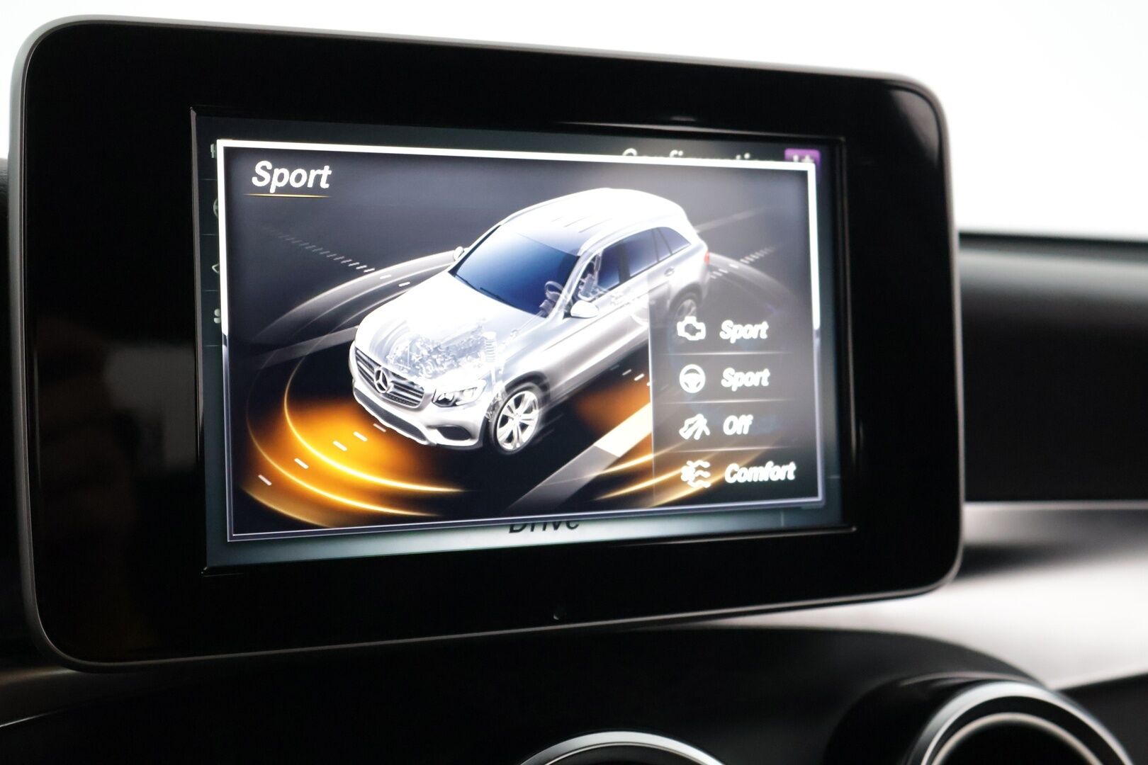 Mercedes-Benz GLC 2017 350 e 4Matic A Premium Business AMG * Nahka-alcantarat / Vakkari / Koukku / P.tutkat / Neliveto * - Näyttävä AMG paketilla! / Kahdet renkaat omilla alumiinivanteilla! - HULLUT VÄLIPÄIVÄT KORKOTARJOUS 2,49%