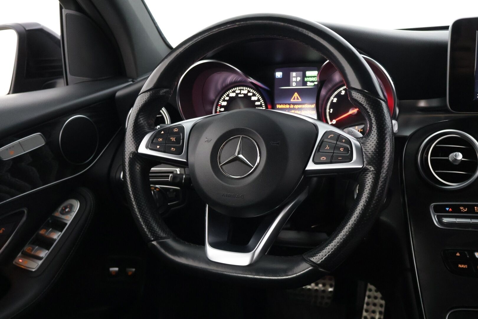 Mercedes-Benz GLC 2017 350 e 4Matic A Premium Business AMG* Nahka-alcantarat / Vakkari / Koukku / P.tutkat / Sähkökontti * - * Kahdet renkaat omilla alumiinivanteilla! *