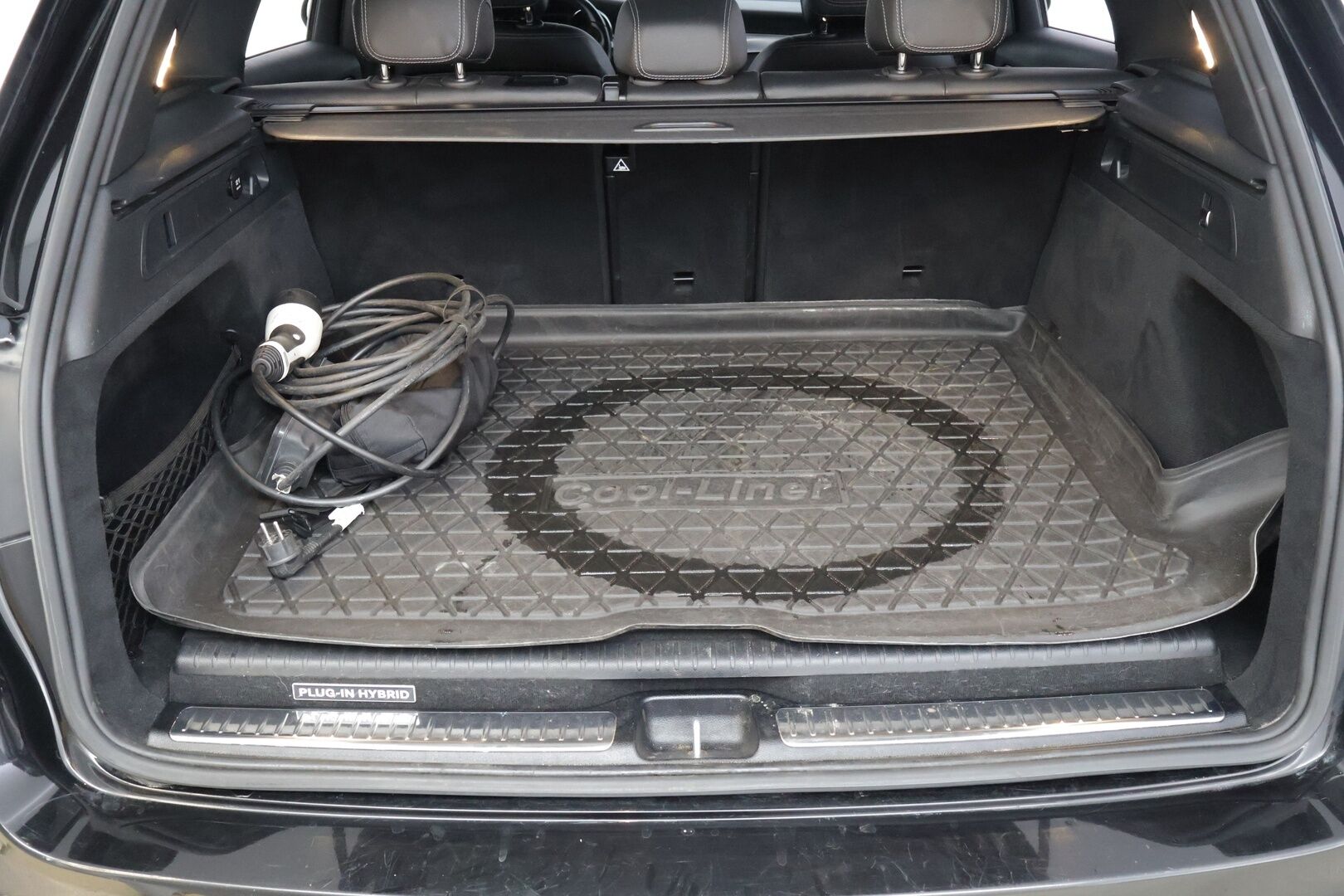 Mercedes-Benz GLC 2017 350 e 4Matic A Premium Business AMG * Nahka-alcantarat / Vakkari / Koukku / P.tutkat / Neliveto * - Näyttävä AMG paketilla! / Kahdet renkaat omilla alumiinivanteilla! - HULLUT VÄLIPÄIVÄT KORKOTARJOUS 2,49%