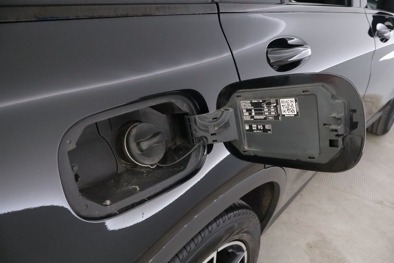 Mercedes-Benz GLC 2017 350 e 4Matic A Premium Business AMG * Nahka-alcantarat / Vakkari / Koukku / P.tutkat / Neliveto * - Näyttävä AMG paketilla! / Kahdet renkaat omilla alumiinivanteilla! - HULLUT VÄLIPÄIVÄT KORKOTARJOUS 2,49%