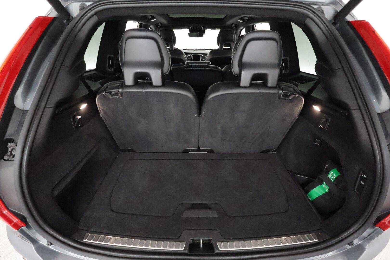 Volvo XC90 2018 T8 Twin Engine AWD R-Design aut** B&W / HUD / panorama / Adapt.vakkari / 360 Kamera / Muistipenkit / Ilmaalusta - 3,99 % KORKOTARJOUS TÄHÄN AUTOON - Sporttipenkit / AppleCarPlay / Merkkihuollettu