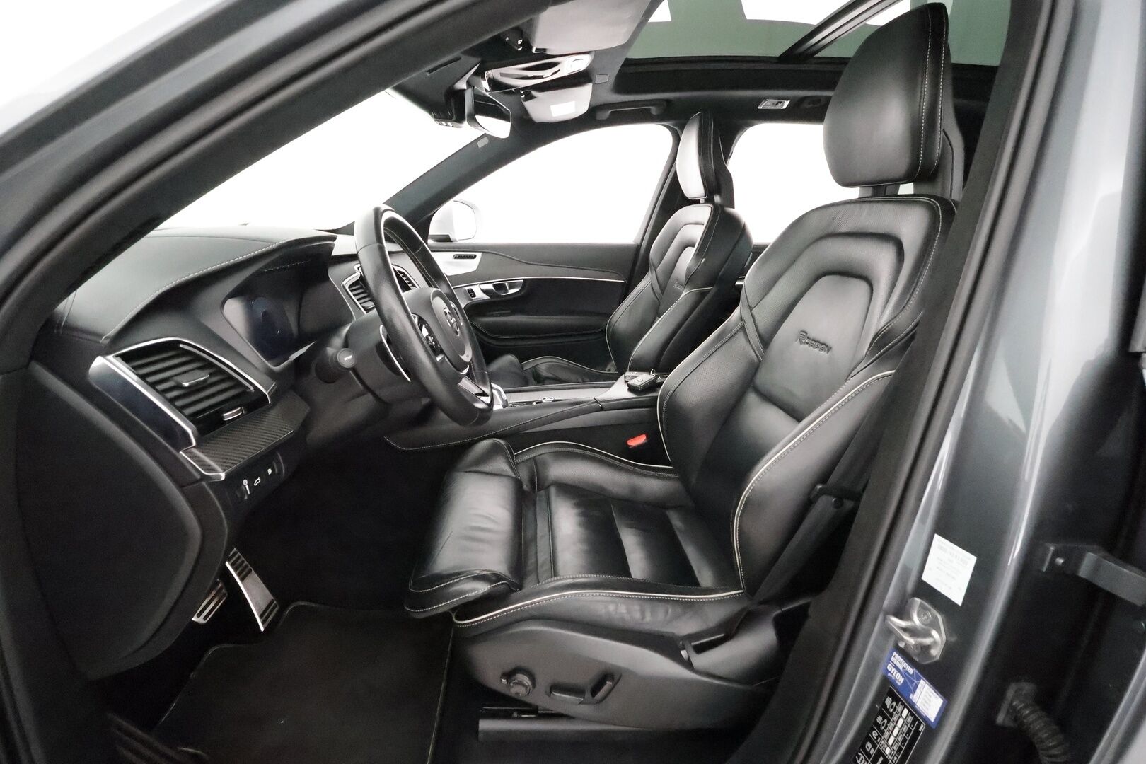 Volvo XC90 2018 T8 Twin Engine AWD R-Design aut** B&W / HUD / panorama / Adapt.vakkari / 360 Kamera / Muistipenkit / Ilmaalusta - 3,99 % KORKOTARJOUS TÄHÄN AUTOON - Sporttipenkit / AppleCarPlay / Merkkihuollettu