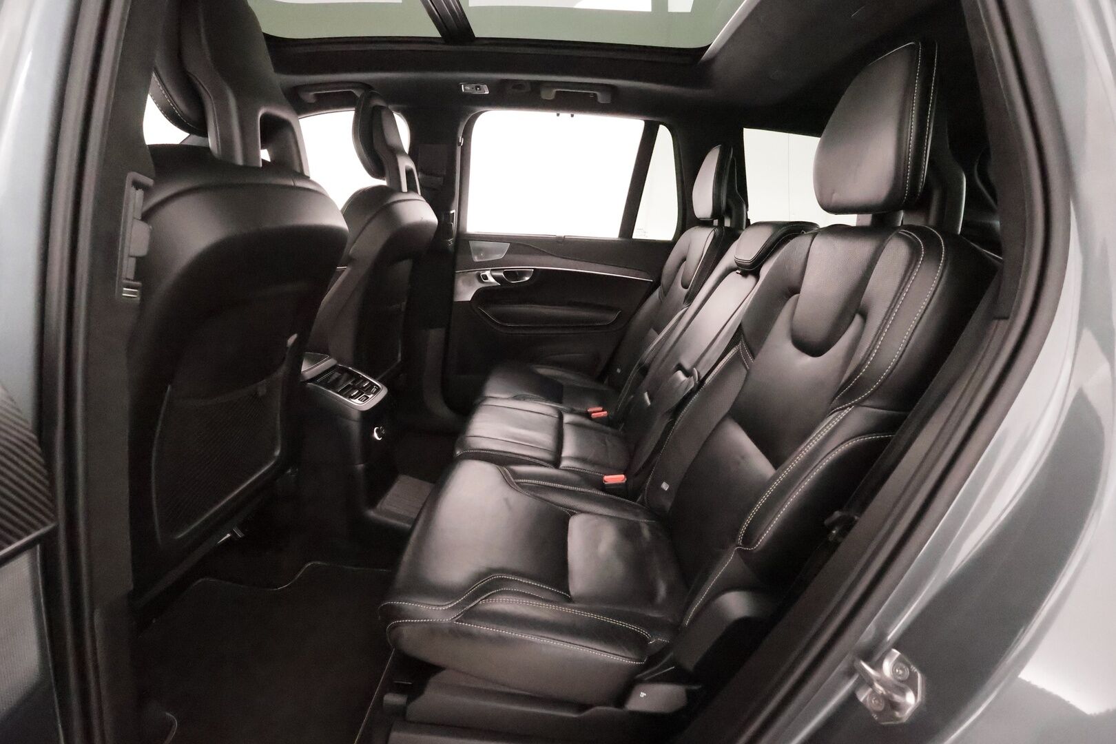 Volvo XC90 2018 T8 Twin Engine AWD R-Design aut** B&W / HUD / panorama / Adapt.vakkari / 360 Kamera / Muistipenkit / Ilmaalusta - 3,99 % KORKOTARJOUS TÄHÄN AUTOON - Sporttipenkit / AppleCarPlay / Merkkihuollettu