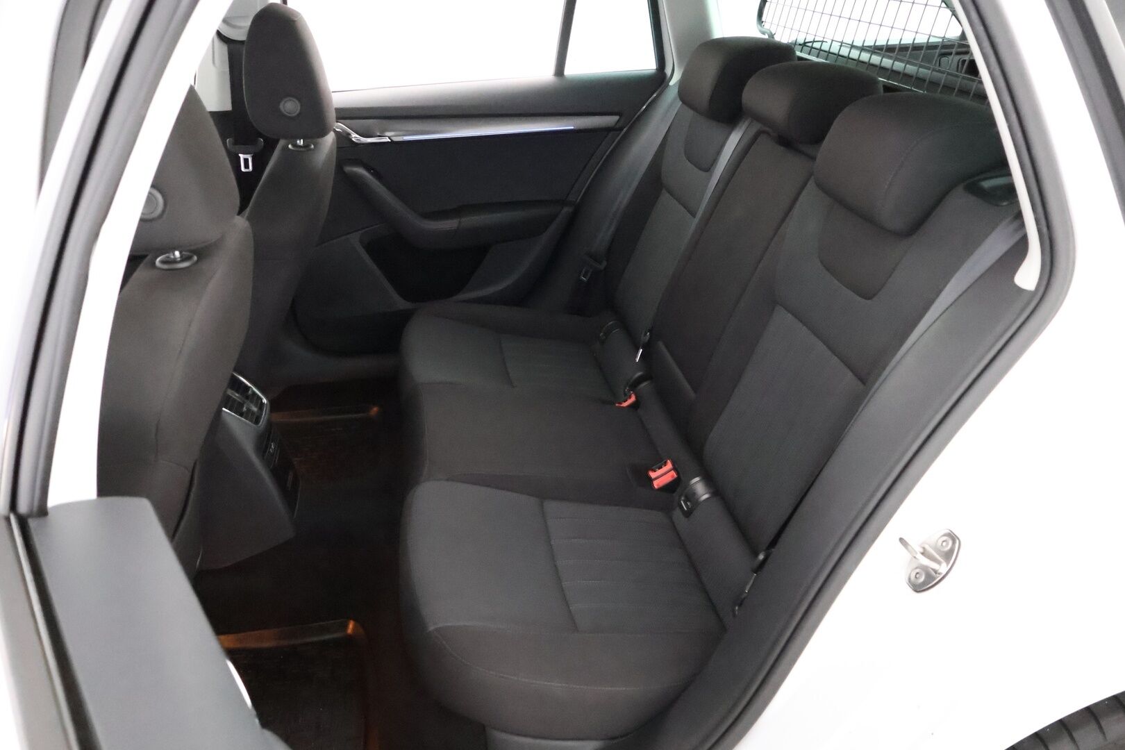 Skoda Octavia 2020 Combi 1,5 TSI G-TEC Style BusinessLine DSG Autom. * Webasto / Adapt.Vakkari / Suomiauto / Peruutuskamera / Vetokoukku - Lämmitettävä tuulilasi / BLIS / Hyvät varusteet / Juuri tullut Tampereelle!