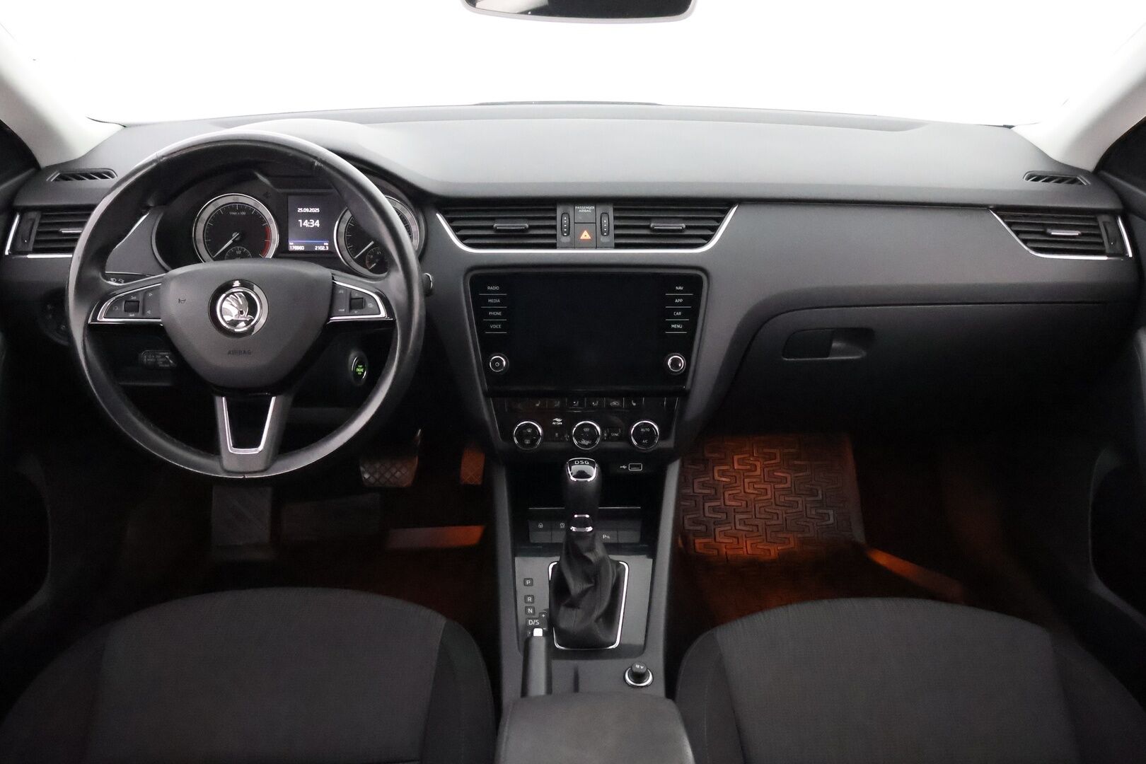 Skoda Octavia 2020 Combi 1,5 TSI G-TEC Style BusinessLine DSG Autom. * Webasto / Adapt.Vakkari / Suomiauto / Peruutuskamera / Vetokoukku - Lämmitettävä tuulilasi / BLIS / Hyvät varusteet / Juuri tullut Tampereelle!