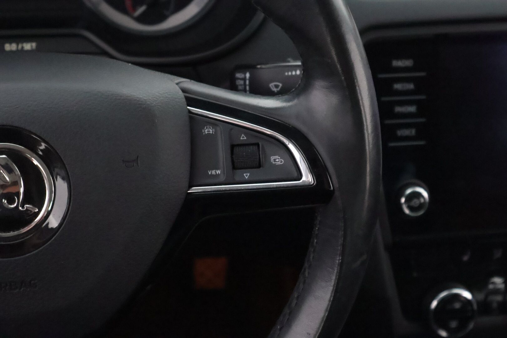 Skoda Octavia 2020 Combi 1,5 TSI G-TEC Style BusinessLine DSG Autom. * Webasto / Adapt.Vakkari / Suomiauto / Peruutuskamera / Vetokoukku - Lämmitettävä tuulilasi / BLIS / Hyvät varusteet / Juuri tullut Tampereelle!