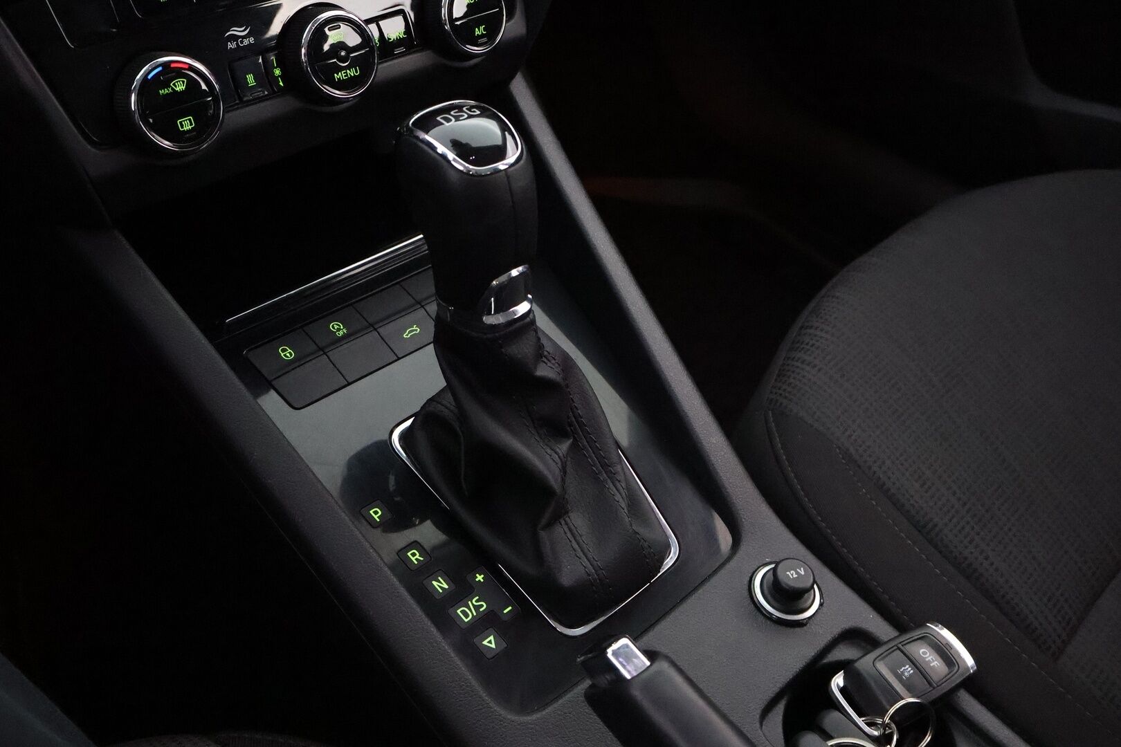 Skoda Octavia 2020 Combi 1,5 TSI G-TEC Style BusinessLine DSG Autom. * Webasto / Adapt.Vakkari / Suomiauto / Peruutuskamera / Vetokoukku - Lämmitettävä tuulilasi / BLIS / Hyvät varusteet / Juuri tullut Tampereelle!
