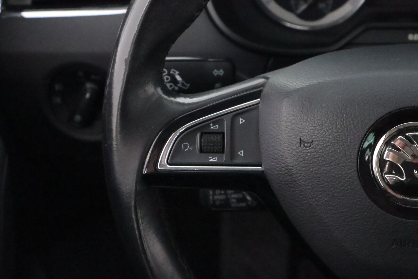 Skoda Octavia 2020 Combi 1,5 TSI G-TEC Style BusinessLine DSG Autom. * Webasto / Adapt.Vakkari / Suomiauto / Peruutuskamera / Vetokoukku - Lämmitettävä tuulilasi / BLIS / Hyvät varusteet / Juuri tullut Tampereelle!